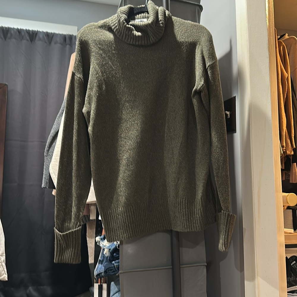 Old Navy Turtleneck tunic sweater *size small tall
